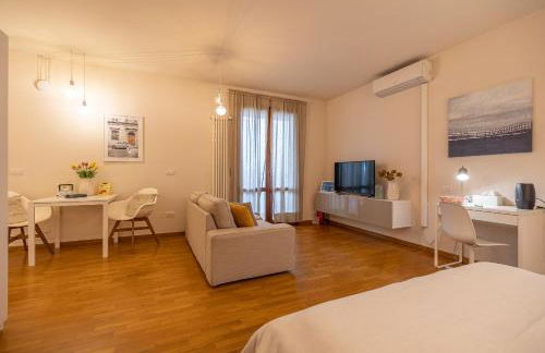 ComfortHouse Netflix, Prime, WiFi, TV, Balcony - Foto 5