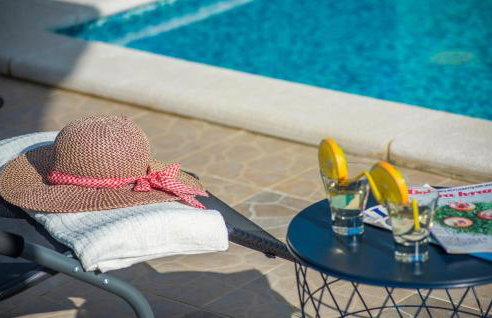 Villa Marilu, modern villa with pool near the sea - Foto 8