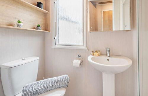 Rated Superb - Award-Winning Family Holiday Park - Live Shows, Themed Events, and Activities for All Ages, Day and Night - WiFi, Netflix, Linens - Gym, Sauna - Spotless, Quiet, Secluded, Parking - Restaurant, Shop, Bar - Foto 17