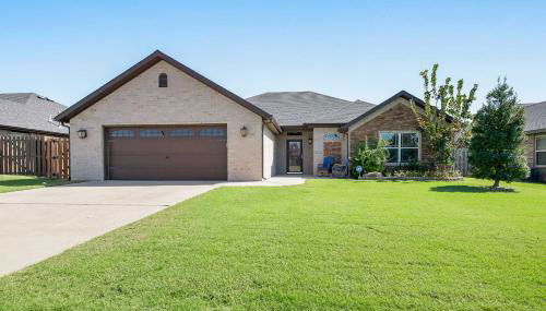 Near Hiking and Biking Convenient Home in Rogers! - Foto 3