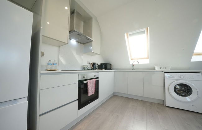 Heathrow Charge and Go - Photo 38