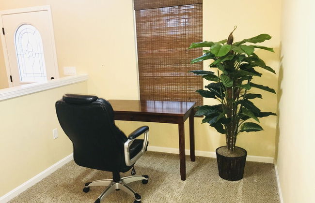 Spacious 3 BR Ranch House W Patio Yard in a Quiet Suburb - Foto 36