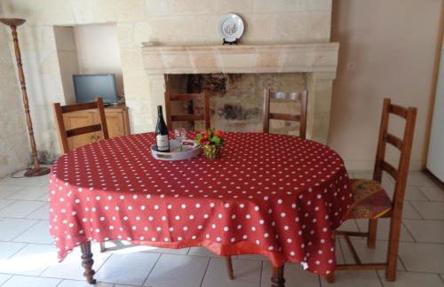 Maison tourangelle restaurée, 3 chambres, jardin clos, village viticole, proche loisirs et équipements bébé - FR-1-381-236 - Foto 3