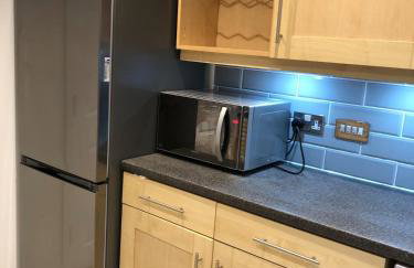 Modern Cosy York City Apartment with Free Parking - Photo 6