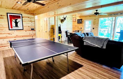 Outstanding Retreat with Dock, Game Space and Lake Views in Wisconsin - Foto 63