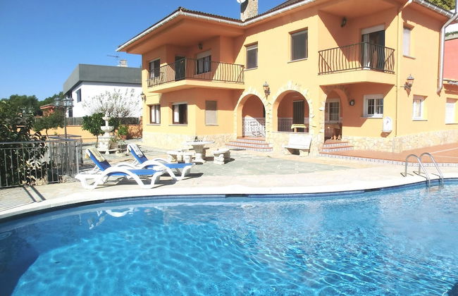 Beautiful Villa in Blanes With Private Swimming Pool - Photo 28