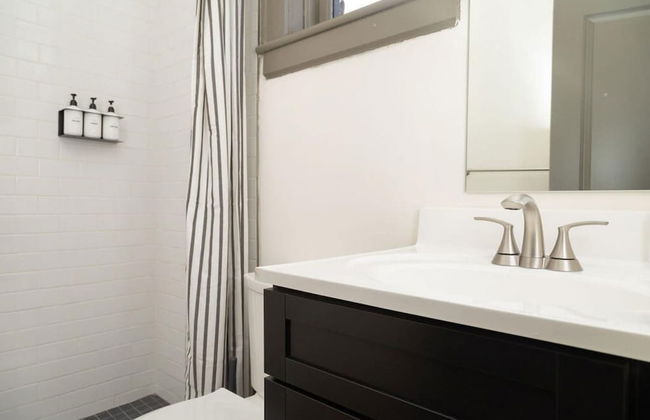 Luxury Multi-unit Historic Building Near Downtown - Photo 14