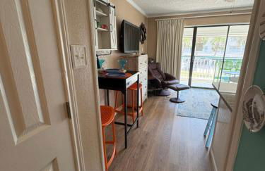 Seawall Breeze One bedroom Condo in Galveston - Photo 17