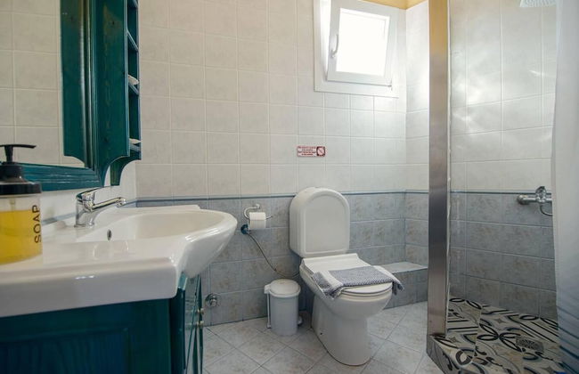 Santorious Cavehouse - Photo 10