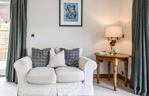 Woodland Cottage by inspirestays-com - Photo 9