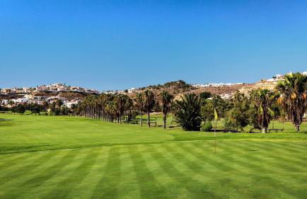 Three-bedroom holiday villa with magnificent pool next to the sea and golf courses - Photo 28