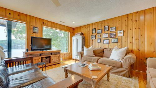 Lakefront Queensbury Home Kayaks and Boat Dock - Foto 3