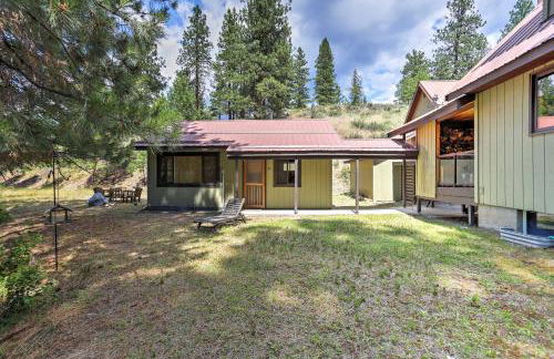 Romantic Riverfront Cottage - 1 Mile to Winthrop! - Foto 22