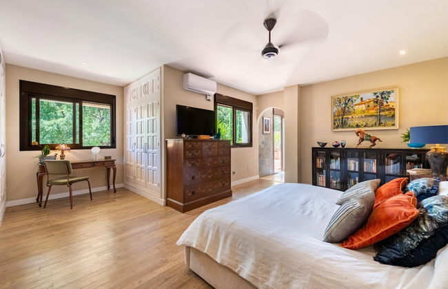 Luxury Villa - Sleeps up to 8 & Infinity Pool - Photo 3