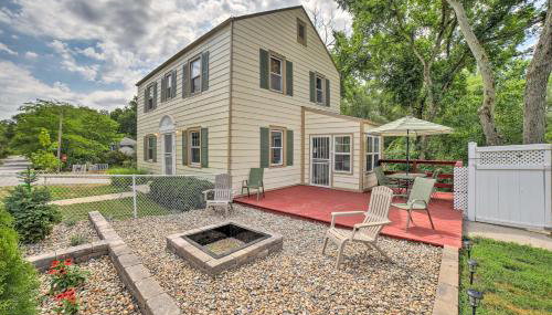 Pet-Friendly Lake Getaway 1 Block to Beach! - Foto 3