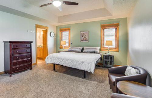 Hot Tub and Fenced Yard Spacious Fargo Home! - Foto 10