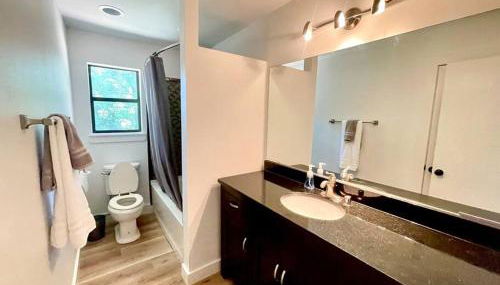 Fayetteville Retreat - Centrally located - Next to Washington Regional Hospital - Photo 5