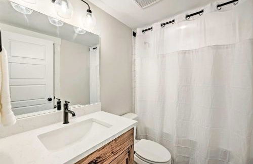 Newly-Built Lakeside Gem with Community Perks! - Foto 27