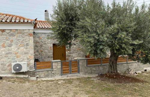 Cheerful 3 bedroom cottage with indoor fireplace - Foto 13