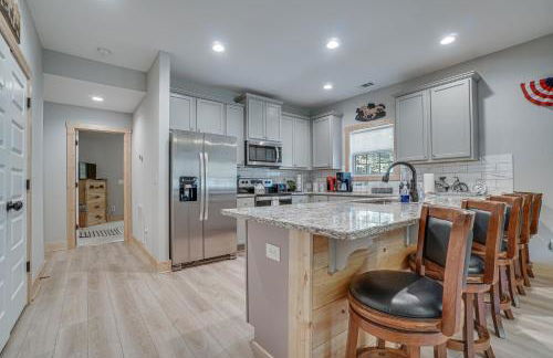 Hot Tub and EV Charger Helen Getaway with Views! - Photo 10