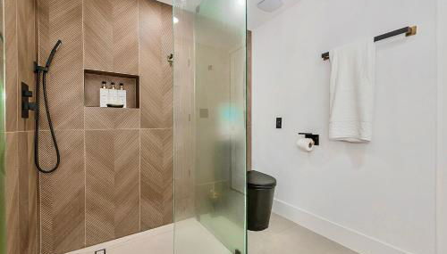 2-Min to Beach, Upscale Enclave - Foto 4, Shower