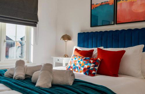 Spacious 5 Bedroom House Sleeps 9 with Parking - Foto 3