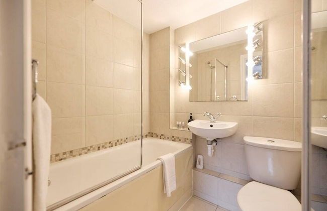 The Holland Park Crib - Classy 2bdr House - Photo 7