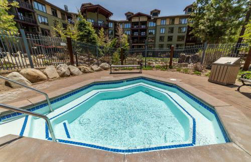 Luxury Oasis Village Ski-in Ski-out - Photo 20