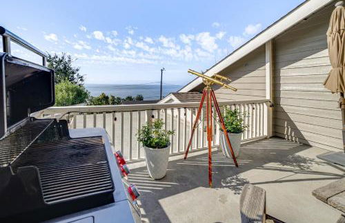 Summerland Home with Beach Supplies Walk to Beach! - Photo 30