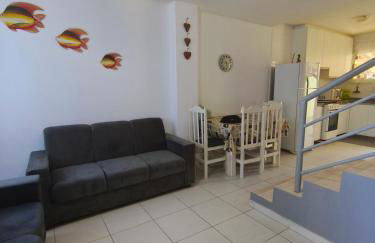 Sobrado confortável a uma quadra do mar. - Foto 1