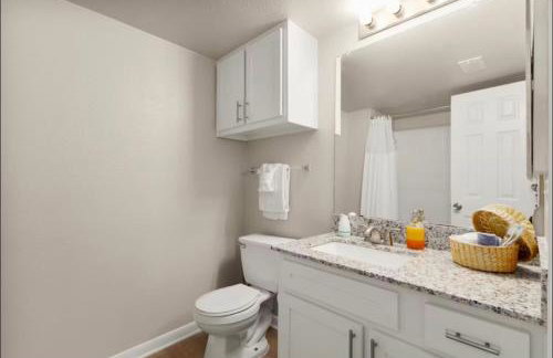 Comfortable Stay Near UT and Downtown Austin - Foto 23