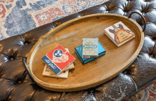 Only 4 Miles to Broadway with Free Parking and TVs in Bedrooms - Foto 48