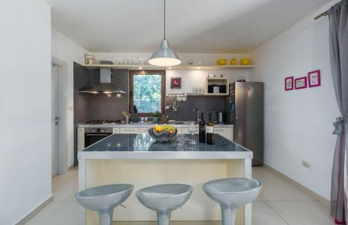 Malerische Villa mit Privatpool, mediterranem Garten, Outdoor-Kueche, Waschmaschine, Trockner - Photo 10