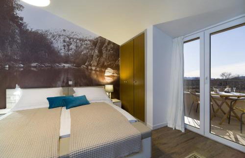 Villa Vision with Heated Pool & Jacuzzi in Sestanovac - Foto 35