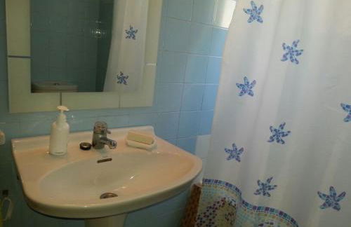 SPACIOUS FLAT WITH SEA VIEWS, FOR 8 PEOPLE WITH 3 BEDROOMS, 2 BATHROOMS and NEXT TO THE BEACH!! - Foto 33