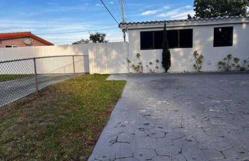 Spacious Private Room Close to Miami Attractions - Photo 5