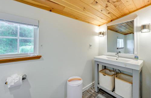 Walk to Beach Creek-Front Sekiu Home with Fire Pit! - Foto 14