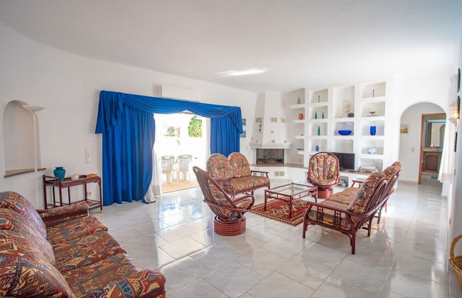 Joana Stunning Villa IS A 10 MIN Walk TO THE BEA - Foto 8