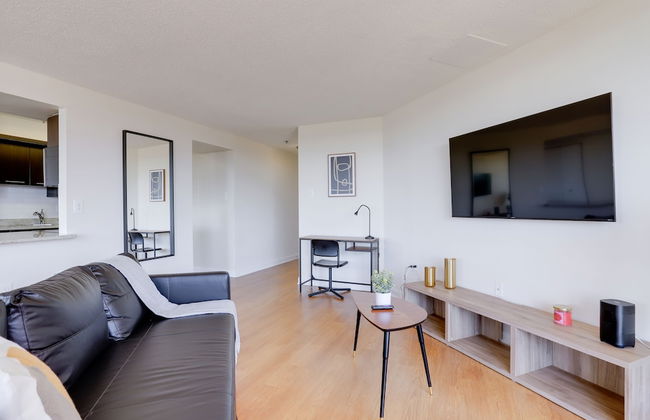 Gorgeous Apt with Rooftop City View - Photo 22