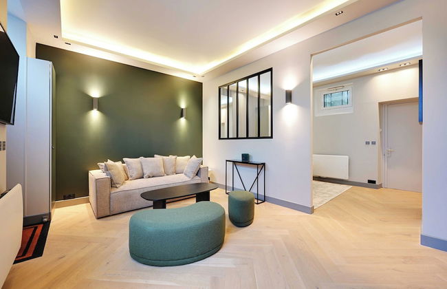 Elegant Home Close to the Eiffel Tower - Photo 1