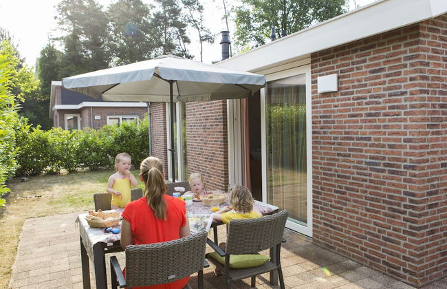 Modern Bungalow With Washer - Photo 32