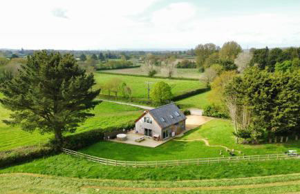 Deer Den timber clad cabin with hot tub, up private lane - Photo 17