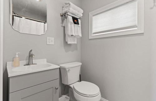 Steps to Beach Fully Renovated Sleeps 6 - Photo 16