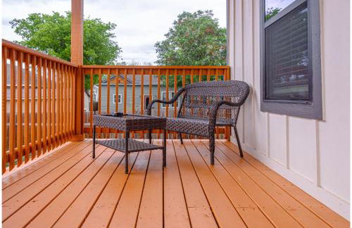 3BR-2BA Cityscape Haven with Panoramic Tower View - Foto 30