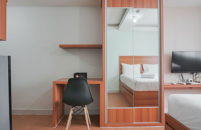 Best Homey Elegant Studio Room at Amethyst Apartment - Photo 13