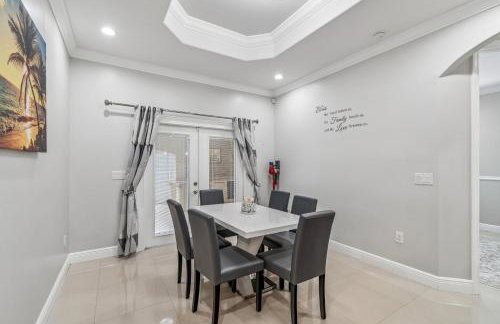 3br,3ba home near Downtown and Airport, Walk to the Stadium - Foto 10