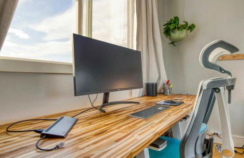 Walk to Empower Field Townhome with Hot Tub! - Foto 11