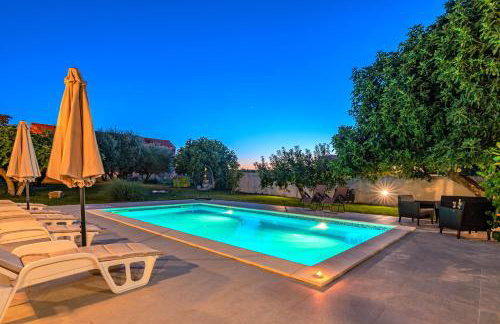 Villa Kutija with heated pool - Foto 37