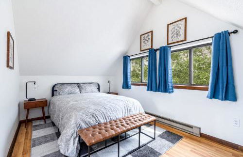 Modern Chalet w Hot Tub, Large Deck, Grill & WiFi - Foto 18