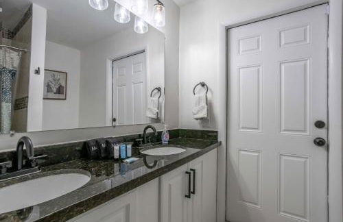 3BR HEATED POOL CLOSE TO BEACH - Foto 25